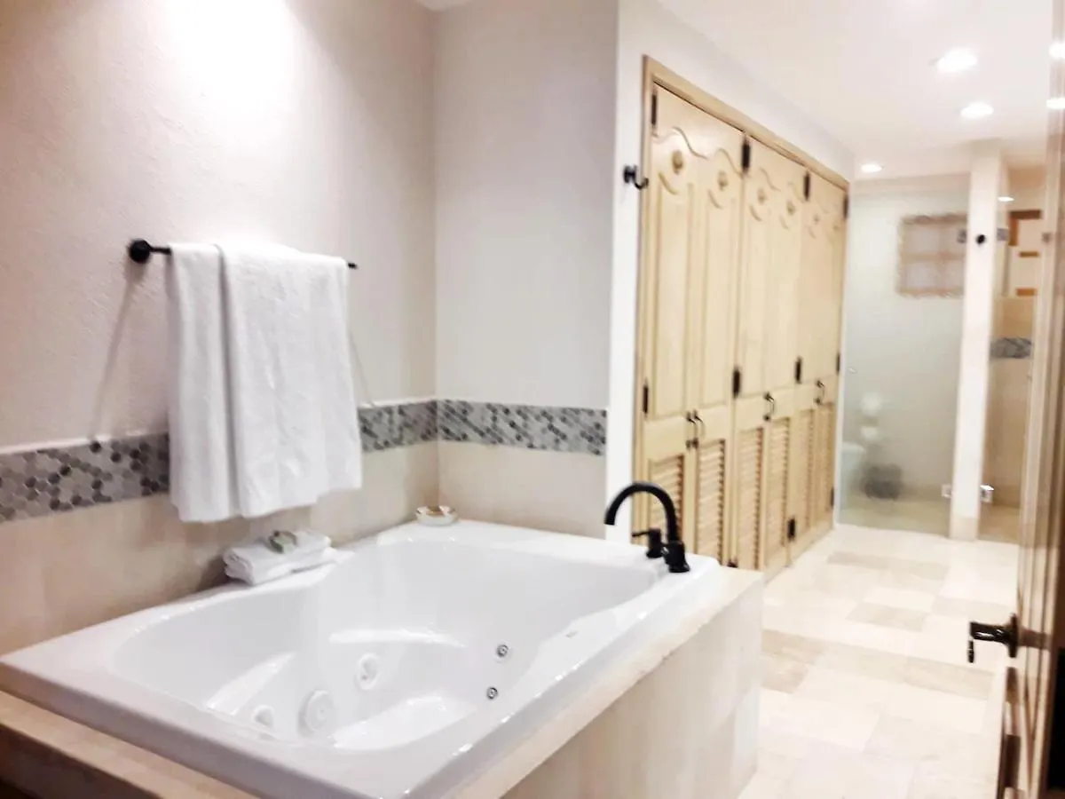 Aparthotel Gorgeous Villa In Cabo With Ocean And Lands End View, Private Swimmable Beach, Pools, Sleeps 8
